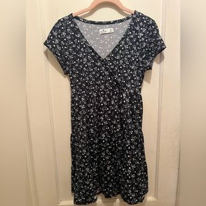 ✨Hollister Floral Tie Dress